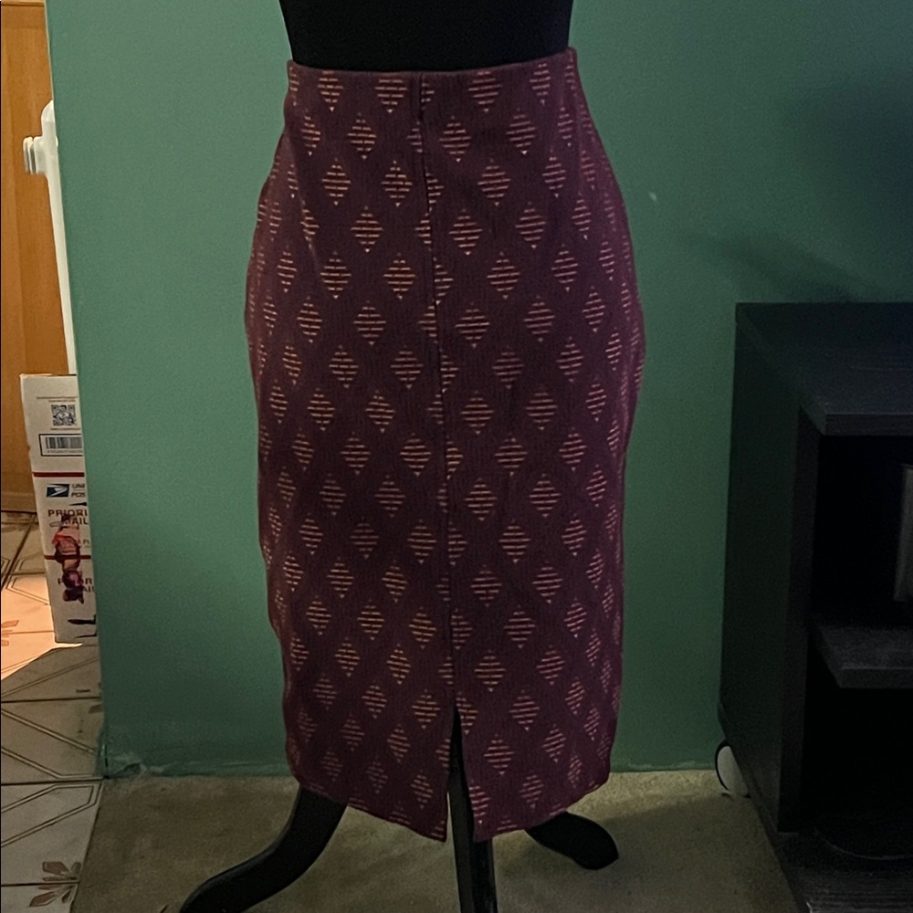 Geometric Patterned Skirt - Picture 3 of 4